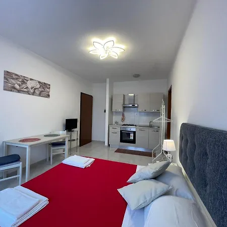 Alessa Home Apartment *